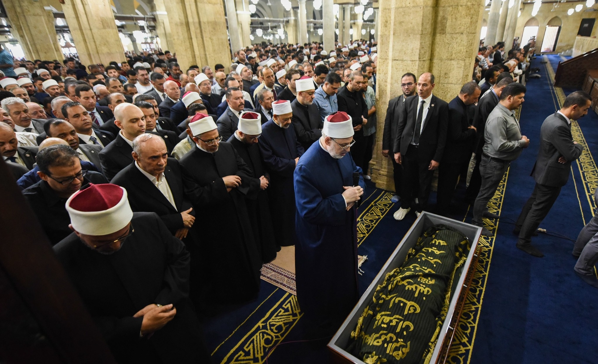 بحضور الإمام الأكبر الدكتور أحمد الطيب.. الأزهر يودع العالم الجليل الدكتور أحمد عمر هاشم