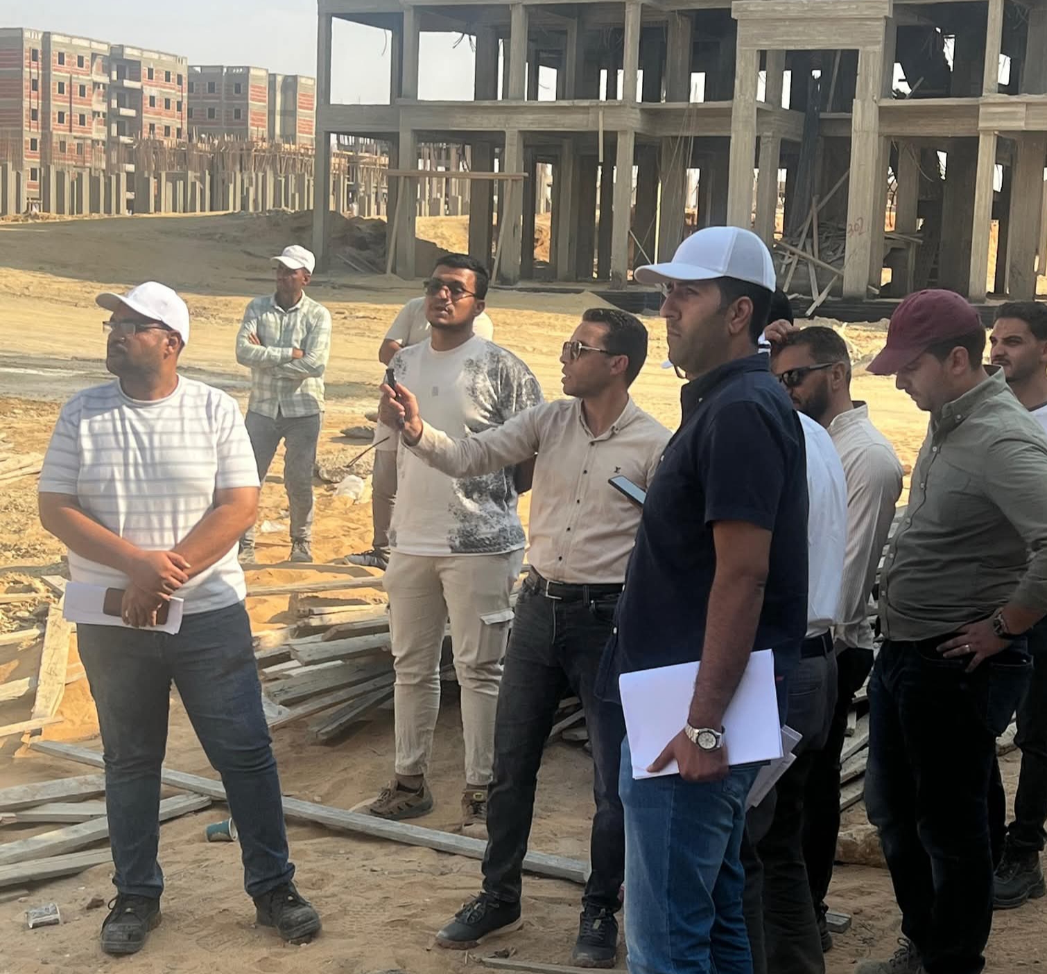 المهندس أحمد العربي رئيس جهاز حدائق العاصمة يتفقد مشروعات المرحلة السادسة من «سكن لكل المصريين»