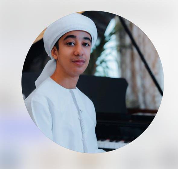 أحمد الهاشمي طالب ومواطن إماراتي وموهبة موسيقية من ذوات الهمم تتألق بالإبداع