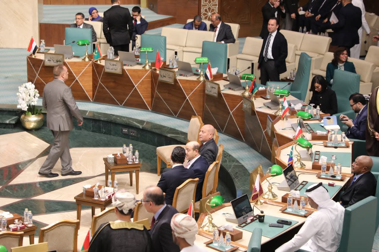 محافظ القاهرة يحصد جائزة التميز الحكومي العربي كأفضل محافظ لعام 2024–2025