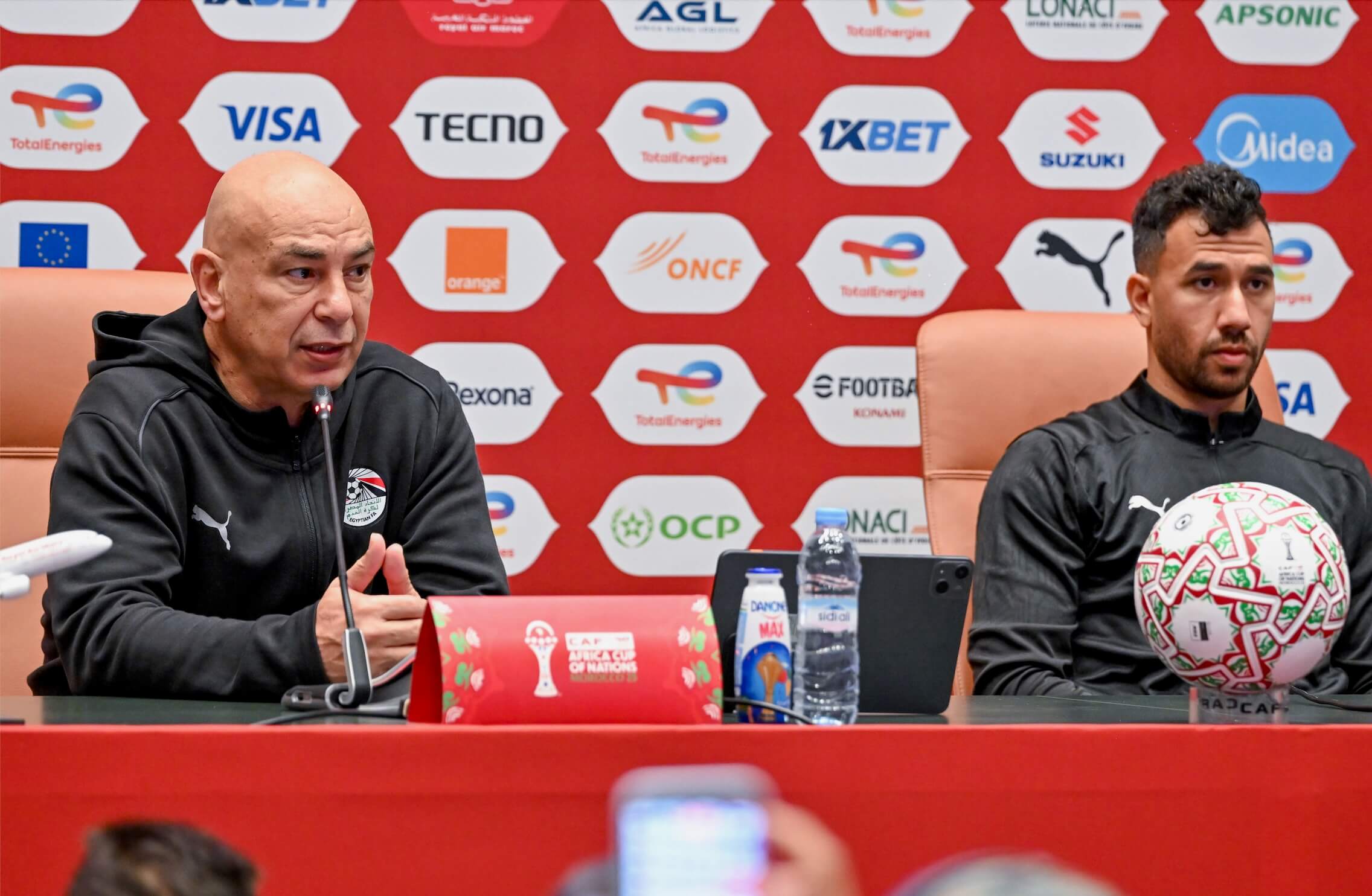 انسحاب إعلامي مصري احتجاجًا على أسئلة صحفيين مغاربة لحسام حسن قبل مواجهة نيجيريا