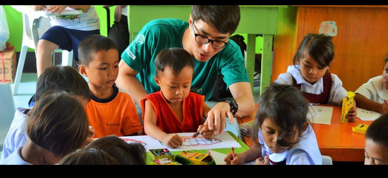 التطوع والخدمة المجتمعية.