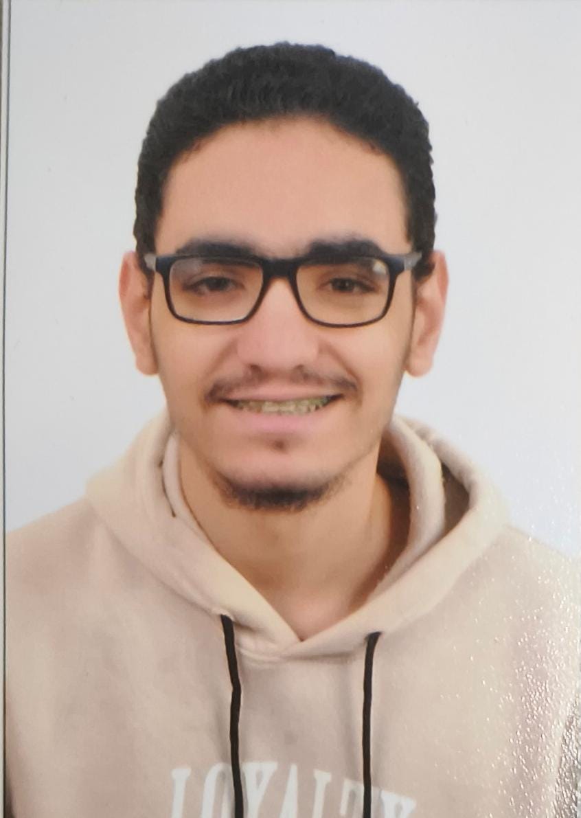 وتتوالى التهاني من أسرة “زهرة الخليج نيو ” لكل الناجحين : وتهنئة للطالب أنس شكرى بمناسبة نجاحه في الشهادة الثانوية الأزهرية